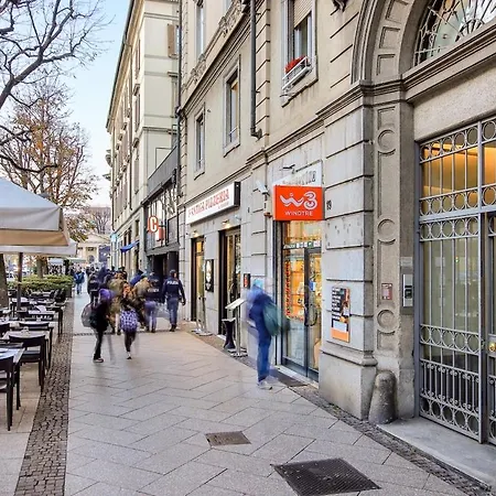 Center Of Bgynn Le Grazie 公寓 *